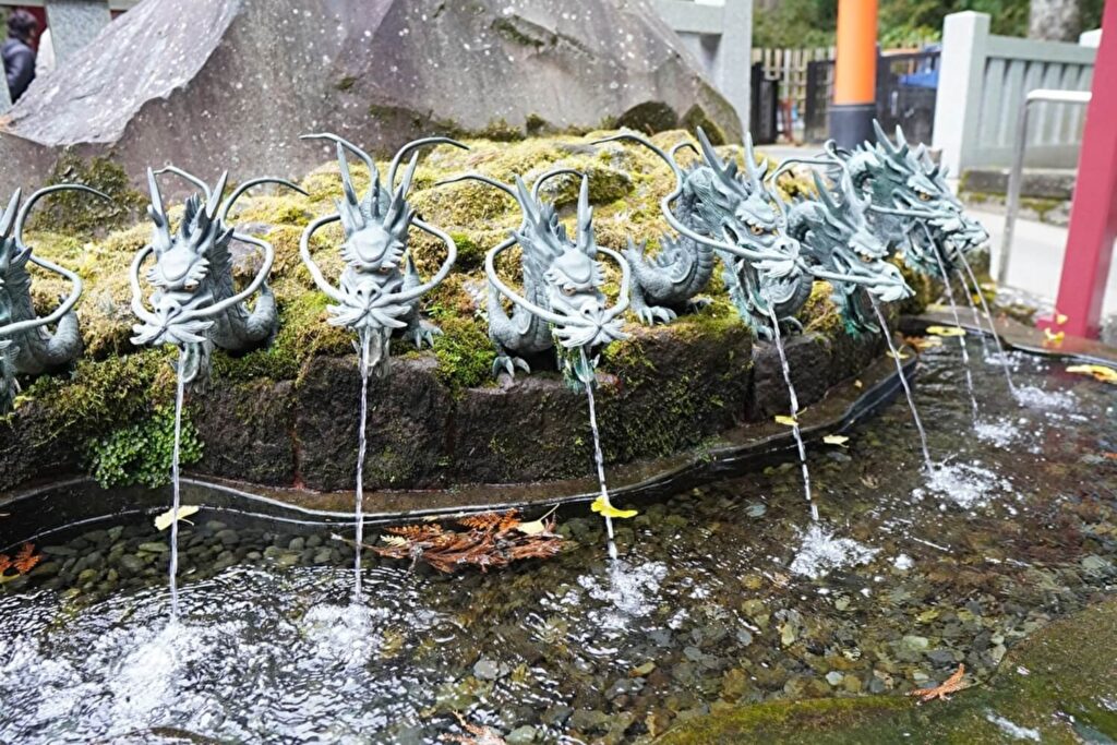 九頭龍神社　水場