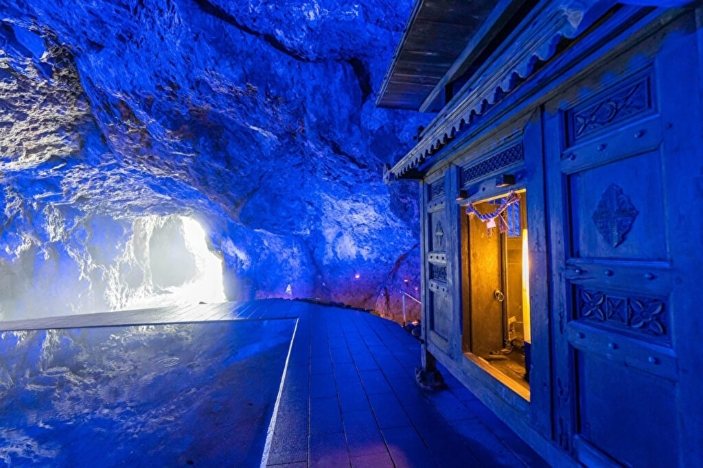 珠洲岬　青の洞窟